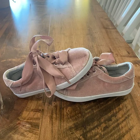 Janie And Jack Pink Velvet Sneakers - Size 9 - Picture 2 of 5